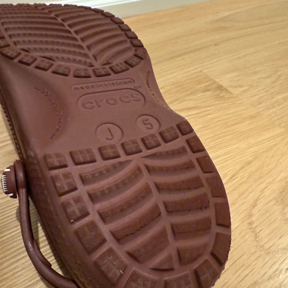 CROCS Kids Size 5 Football Clogs - Brown with White Accents - Picture 5 of 5